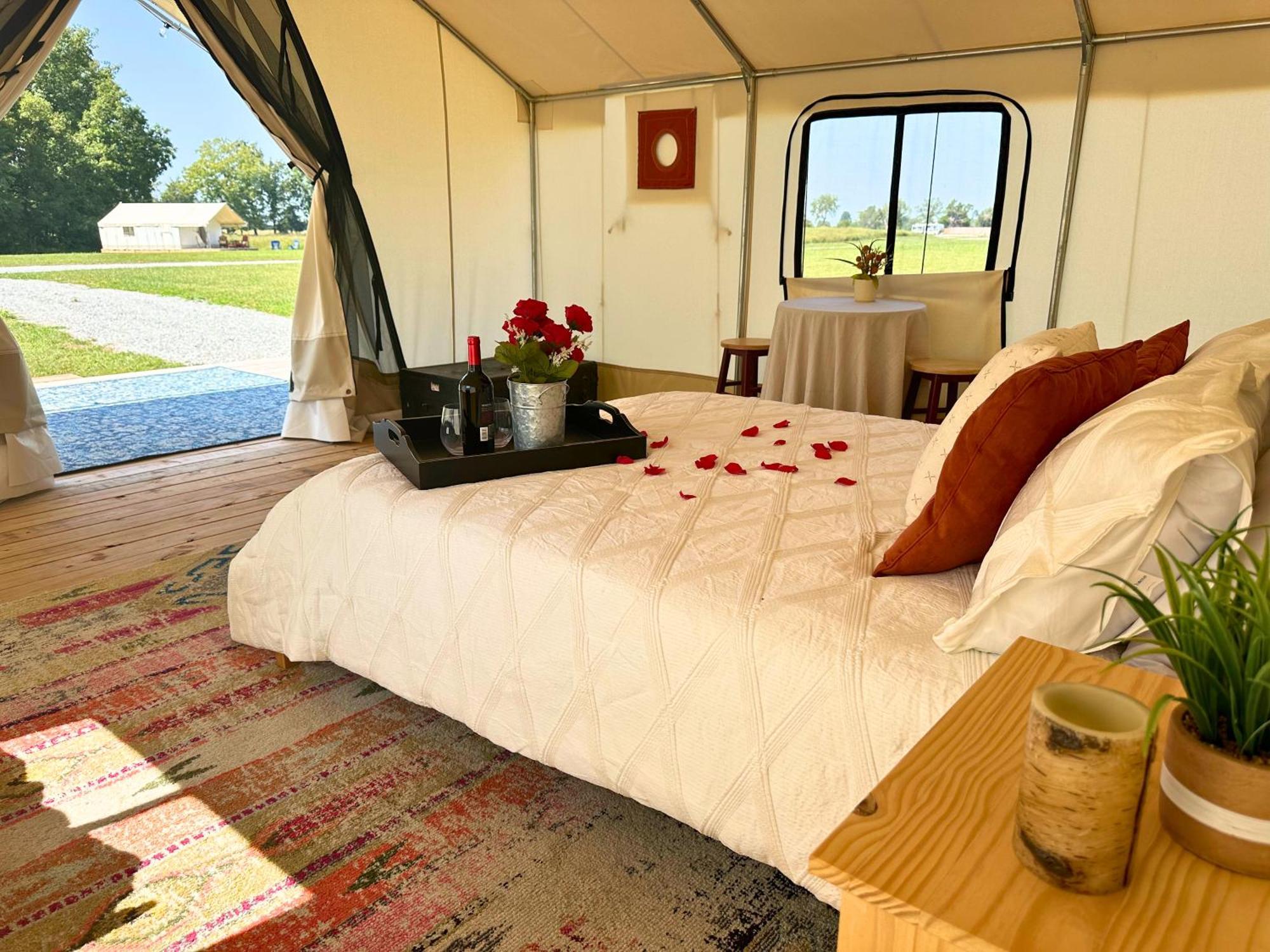 Roaring River Luxury Glamping #1 Cassville Екстериор снимка